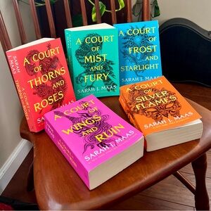 A Court of Thorns and Roses Series + FREE BOOKMARKS (Sarah J. Maas)